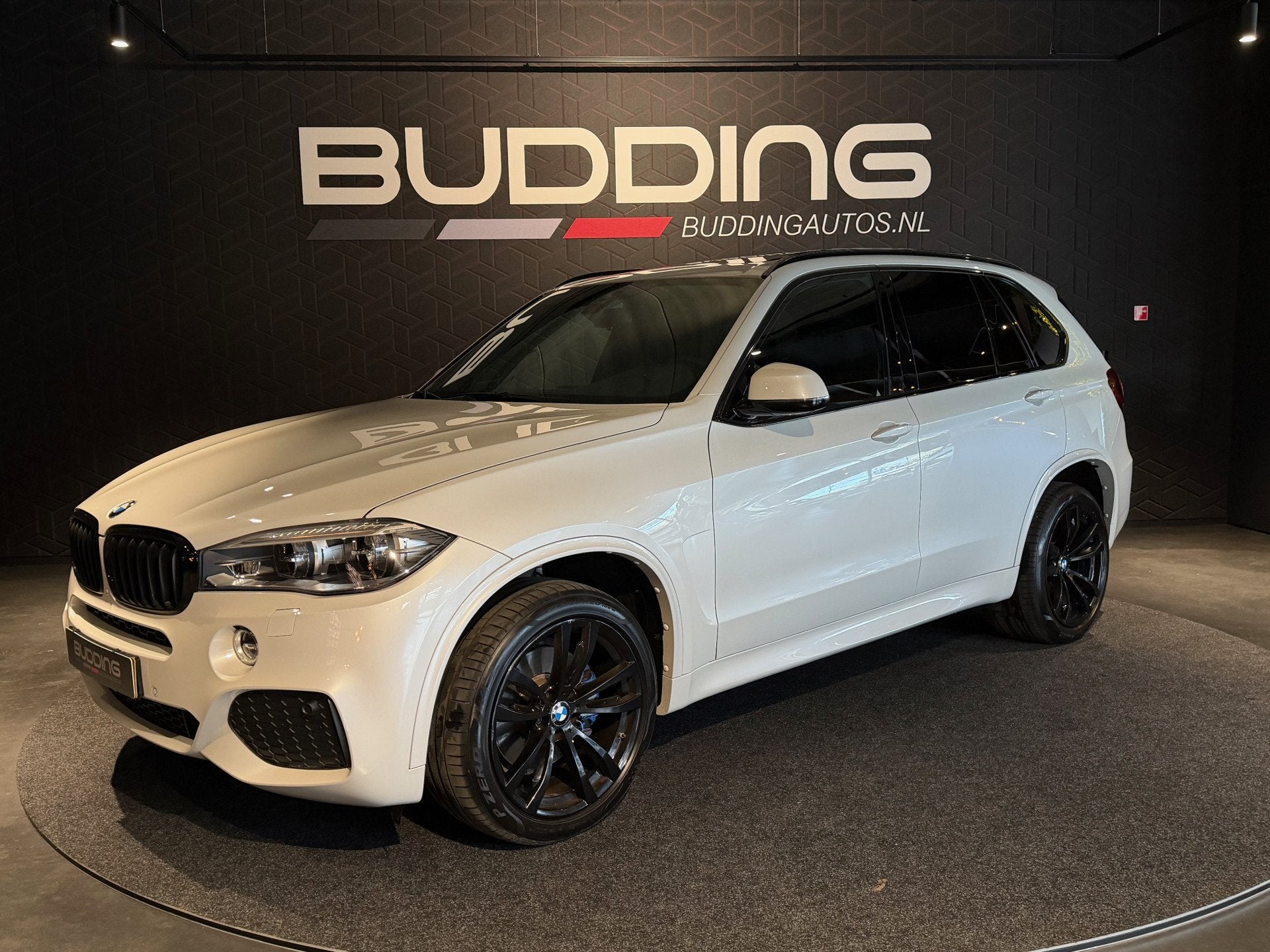 BMW X5 xDrive35i High Executive 7p. | M-sport | Pano | Head-, Auto's, 2005 kg, Gebruikt, 7 stoelen, Wit