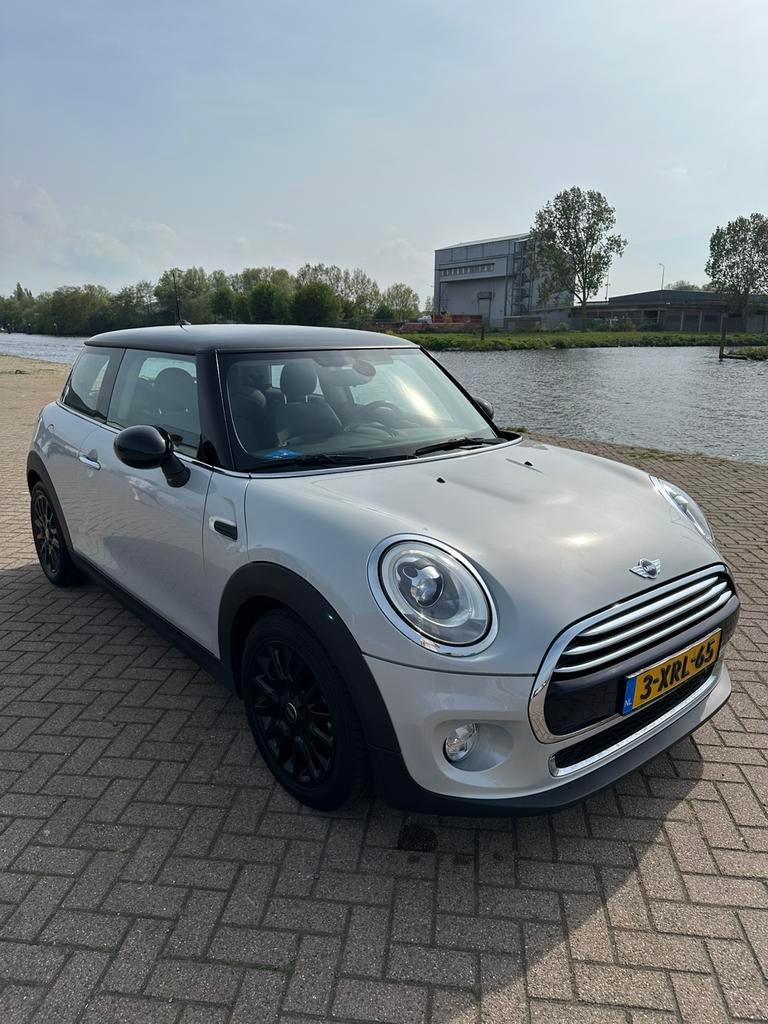 Mini 1.5 Cooper 2014 Wit-Grijs, Auto's, Mini, Voorwielaandrijving, 136 pk, Zwart, 4 stoelen