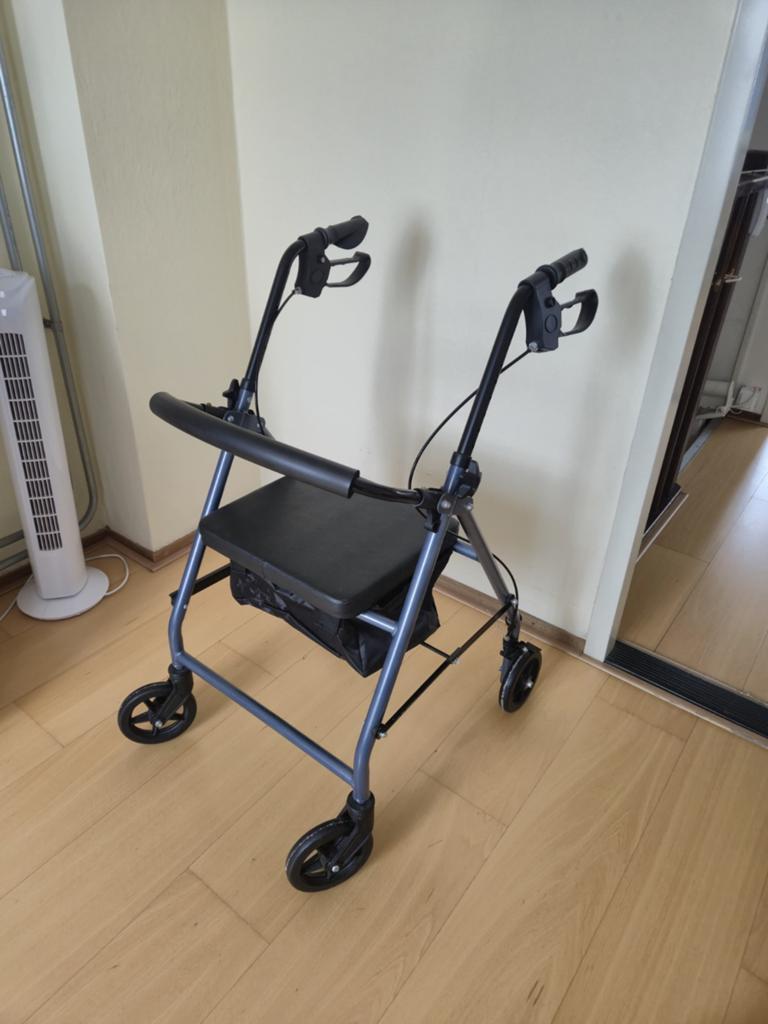 Rollator, Diversen, Ophalen, Lichtgewicht, Zo goed als nieuw