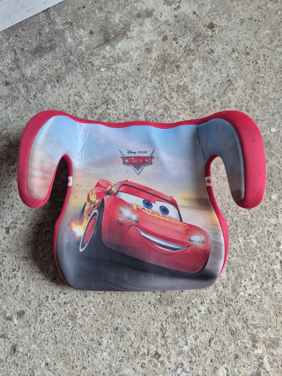 Autostoelverhoger Disney Cars Bliksem McQueen, Kinderen en Baby's, Autostoeltjes, 15 t/m 36 kg, Ophalen, Overige merken, Gebruikt