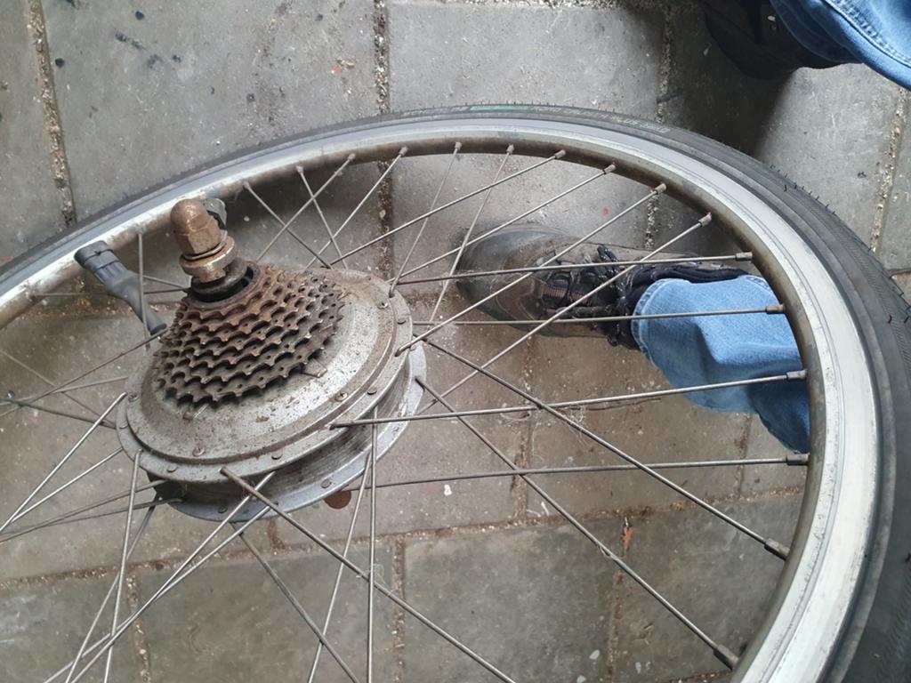 Achterwiel motor met band, Fietsen en Brommers, Fietsonderdelen, Ophalen, Band