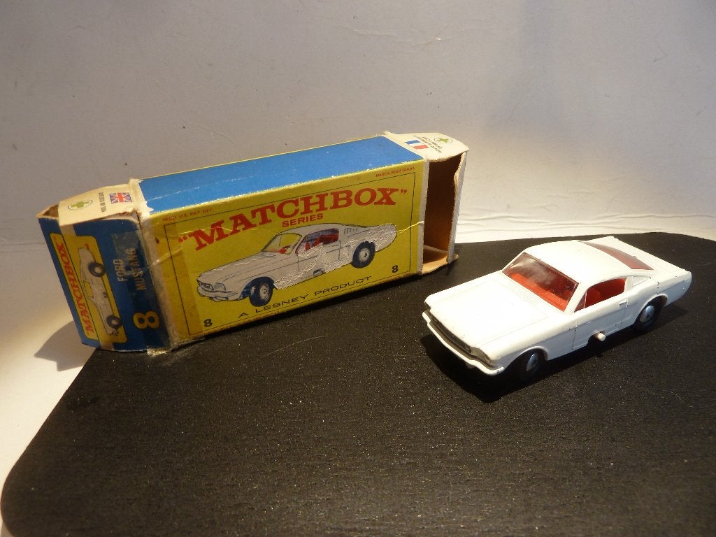 MATCHBOX: 8   FORD MUSTANG : MINT + DOOSJE, Ophalen of Verzenden, Zo goed als nieuw, Auto