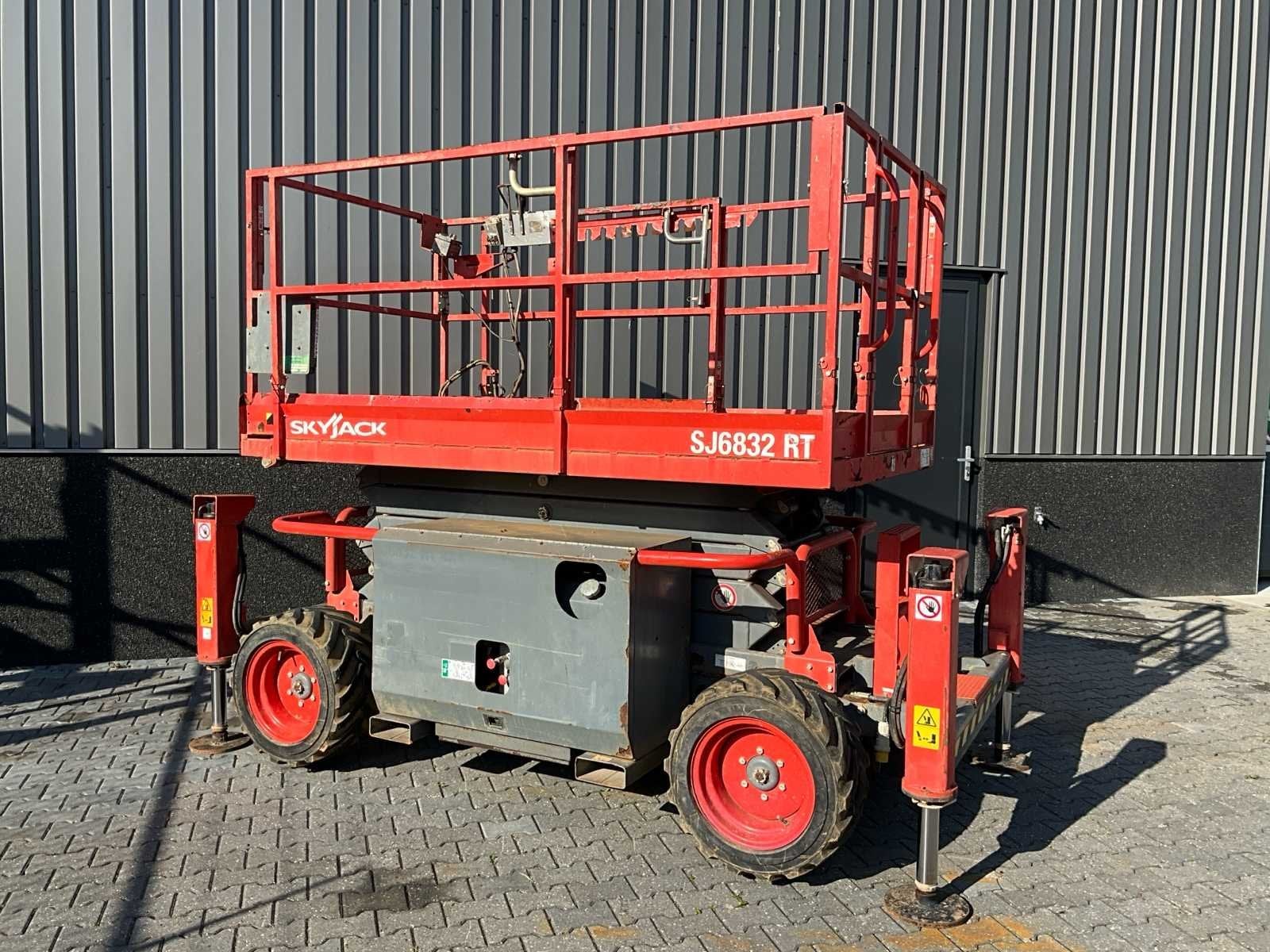 2019 SkyJack SJ6832 RT Hoogwerker, Zakelijke goederen