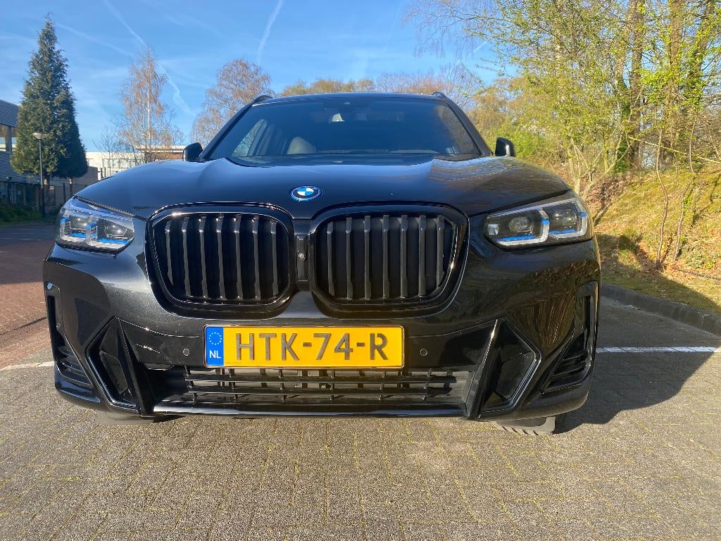 BMW X3 Xdrive30e M-sport Zwart PANO/360CAM NIEUW MODEL 2022, Auto's, 1998 cc, 4 cilinders, 2000 kg, Zwart