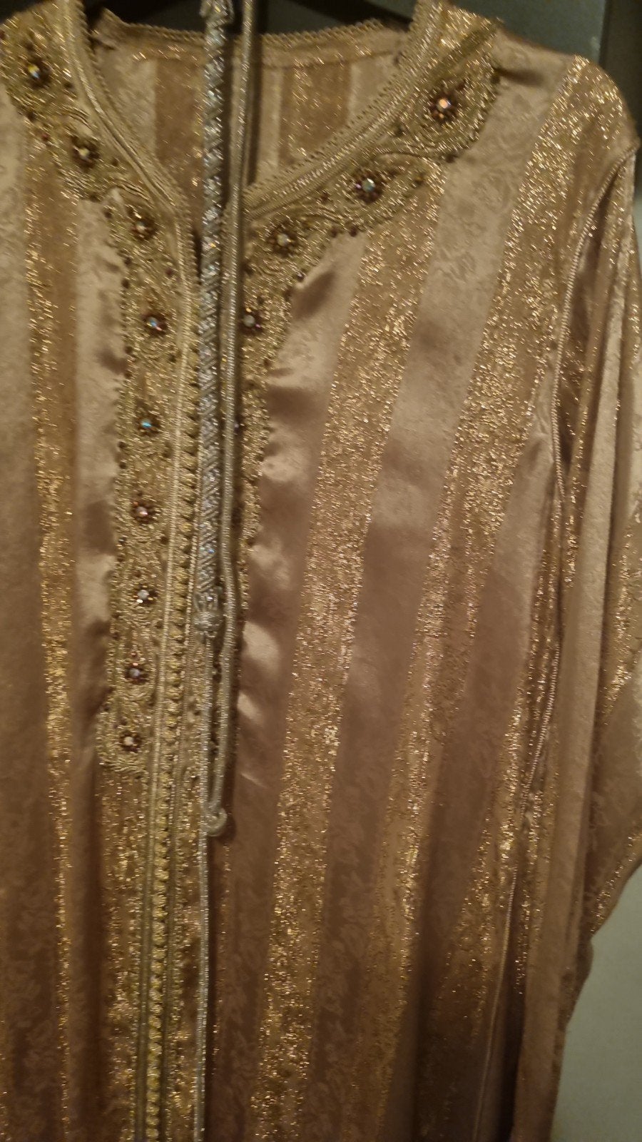 Prachtige Gouden Kaftan met Gedetailleerd Borduurwerk, Maat 38/40 (M), Overige typen, Ophalen of Verzenden, Goud