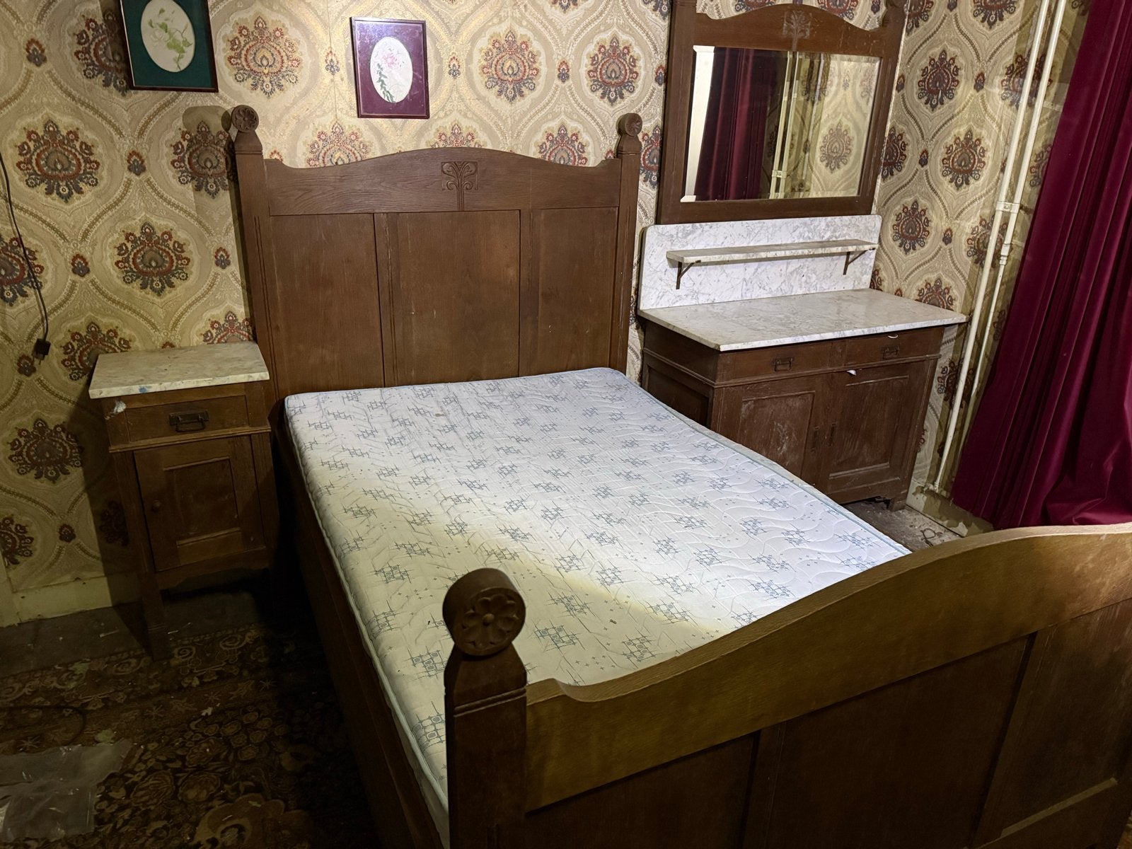 Complete Antieke Slaapkamer: Bed, Nachtkastje, Kast, Wastafe, Ophalen, Gebruikt, Tweepersoons