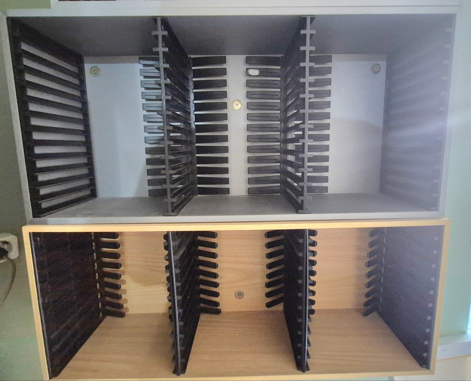 2 DVD-wandrekken / DVD-kastjes – ruimte voor ca. 78 dv, Ophalen, Hout, Cd's of Dvd's
