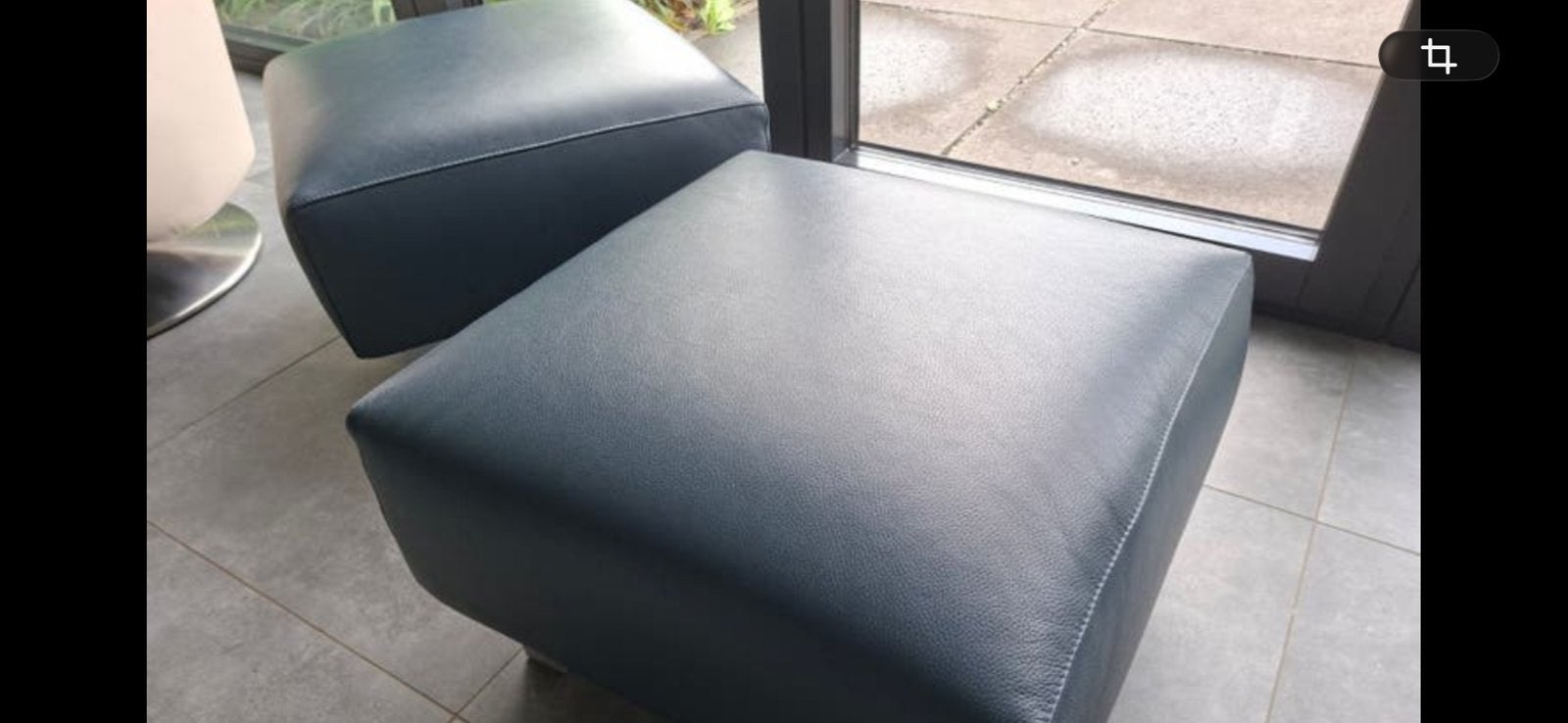 2 prachtige blauwe poefen, leolux Antipade, Ophalen, Zo goed als nieuw, Rechthoekig, Leer