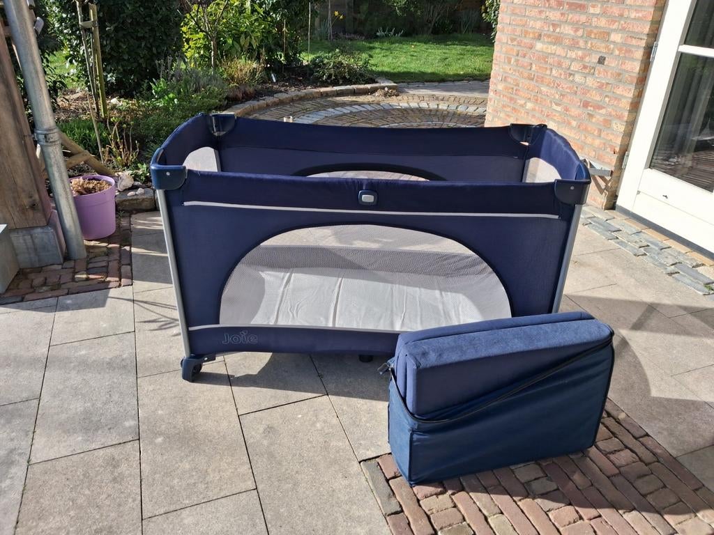 Campingbedje Joie, blauw met matras, Ophalen of Verzenden, Gebruikt, Reisbedje