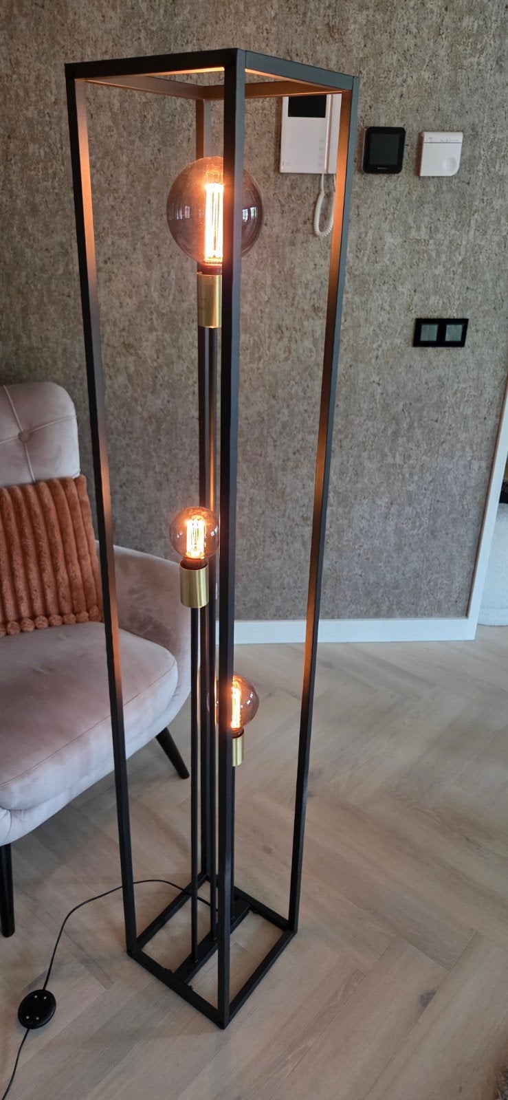 Moderne Zwarte Vloerlamp met 3 Lichtbronnen, Huis en Inrichting, Lampen | Vloerlampen, Ophalen, Modern, Industrieel, Zo goed als nieuw