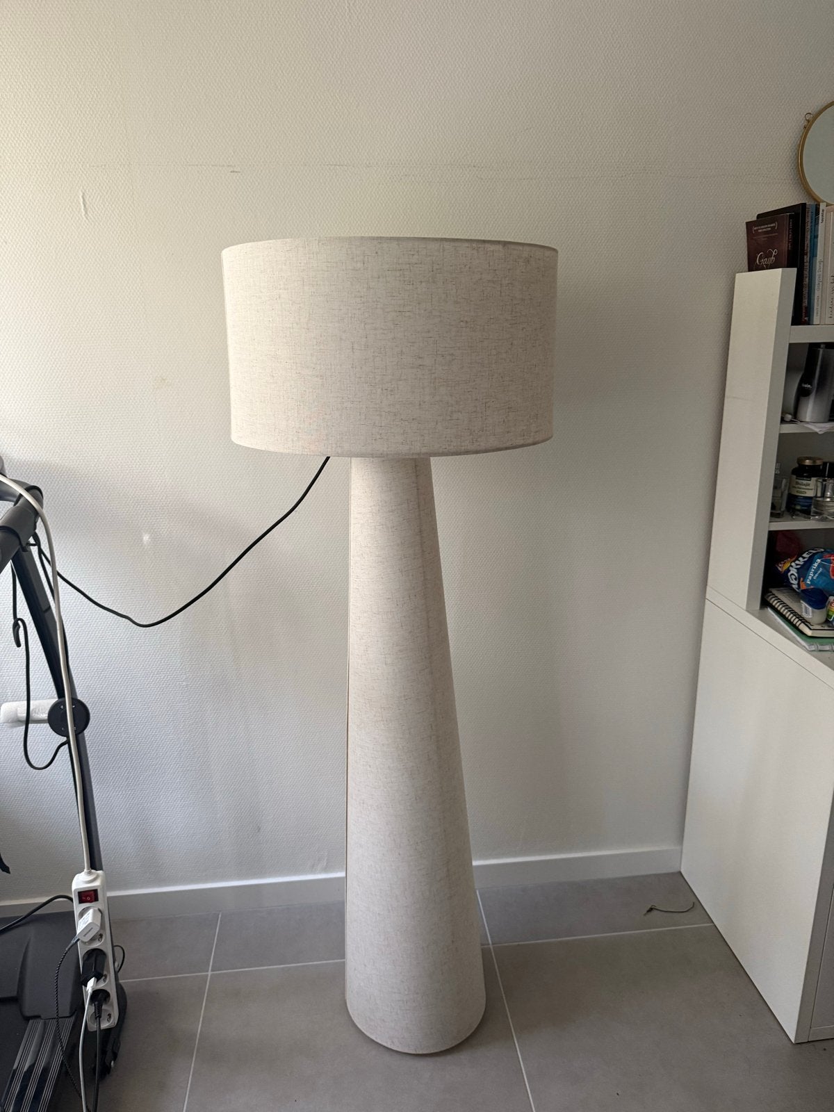 Stijlvolle staande lamp met stoffen kap Kwantum, Ophalen, Textiel, E27 (groot), Zo goed als nieuw