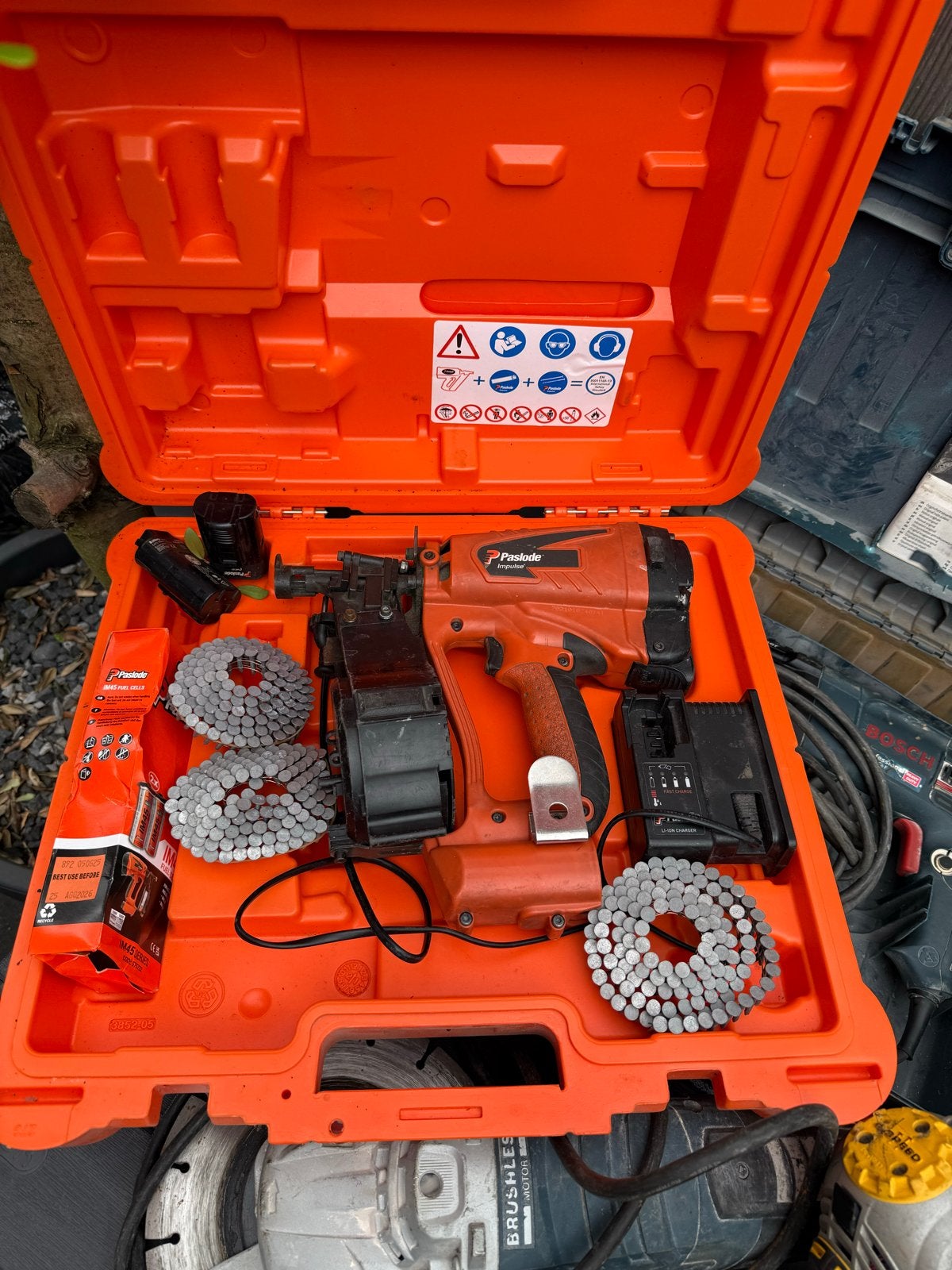 Paslode Impulse IM350+ Spijkerpistool met toebehoren, Doe-het-zelf en Verbouw, Gereedschap | Handgereedschap, Ophalen, Gebruikt