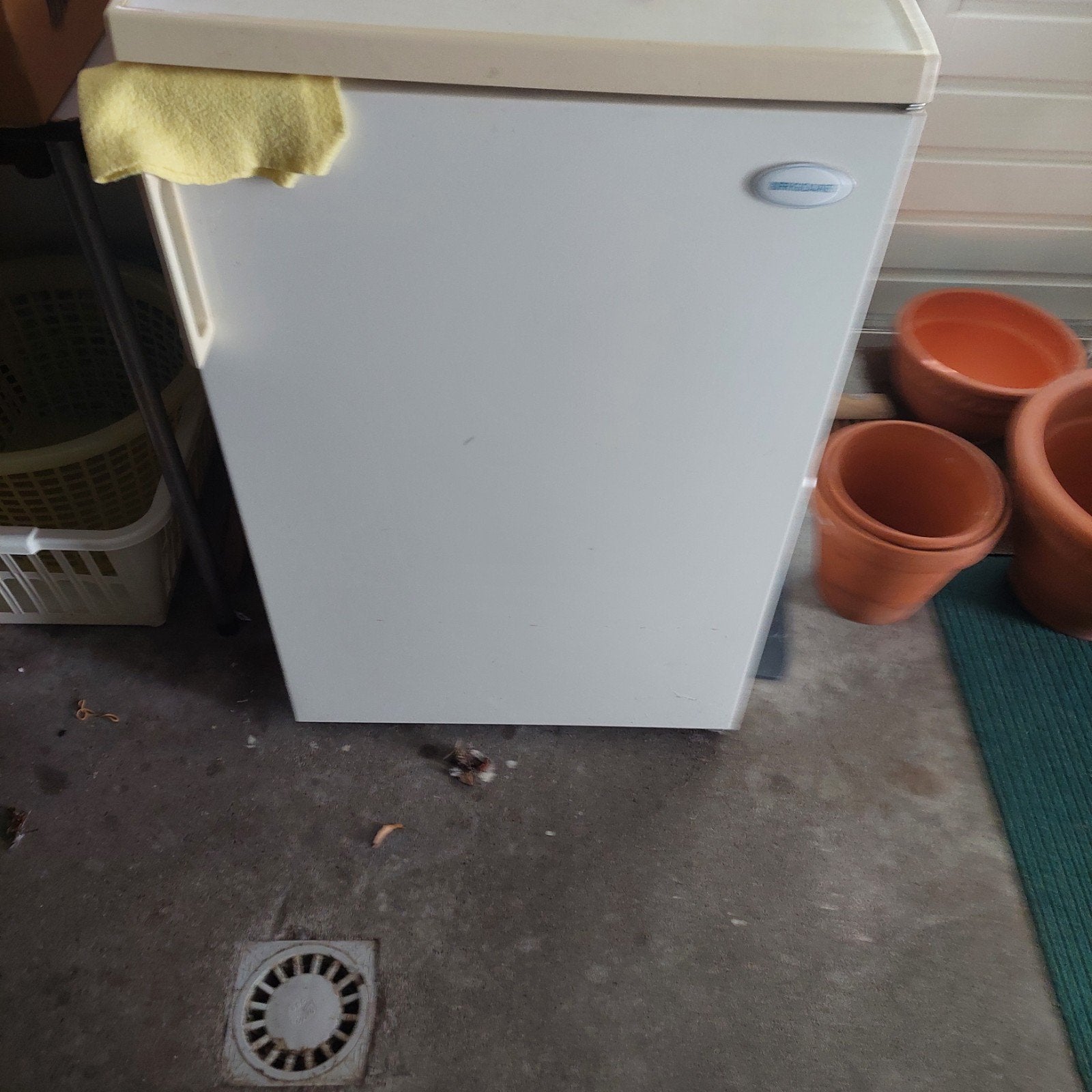 Compacte koelkast met vriesvak - Ideaal voor kleine ruimtes, Witgoed en Apparatuur, Gebruikt, 75 tot 100 liter, 45 tot 60 cm, Met vriesvak