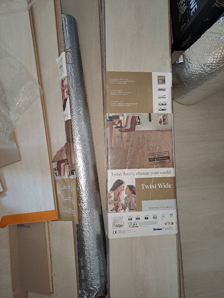 laminaat 9 vierkante meter, topkwaliteit, inverpakking, 23cm, Ophalen, 50 tot 150 cm, Nieuw, 10 m² of meer