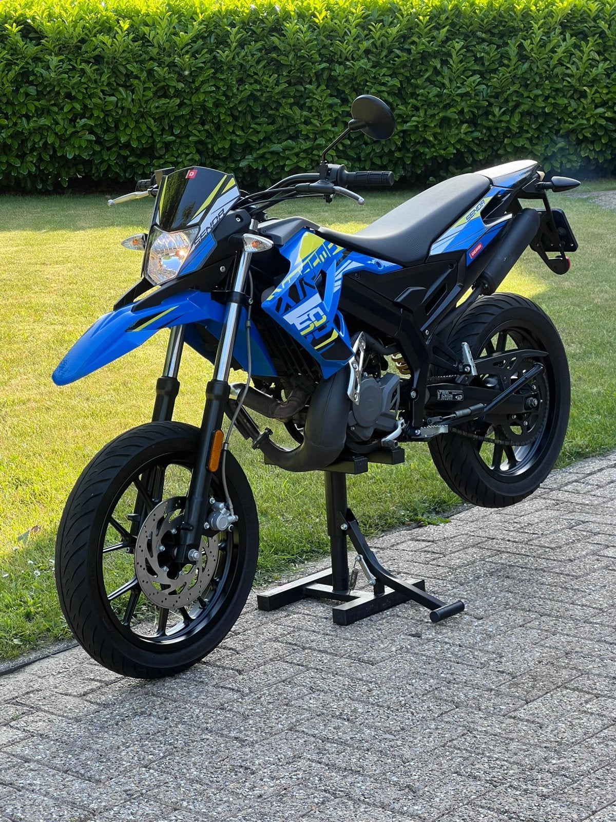 Derbi Senda | 2019 | MAAR 9800 KM, Fietsen en Brommers, Brommers | Derbi, Ophalen, 6 versnellingen, Maximaal 45 km/u, Zo goed als nieuw