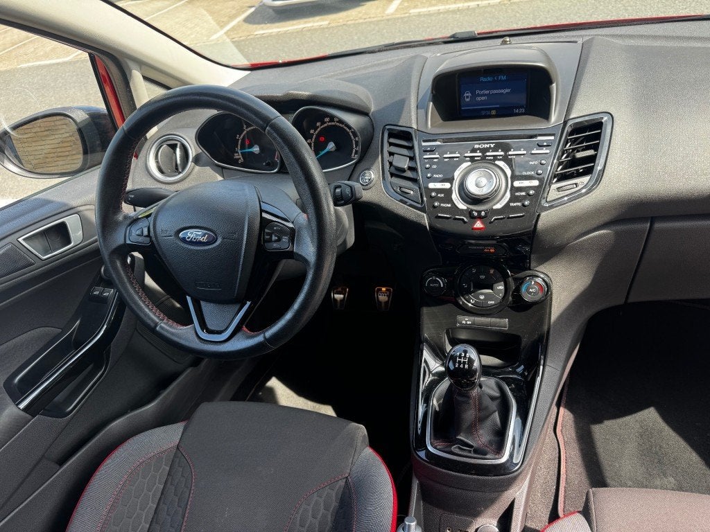 Ford FIESTA 1.0 EcoBoost Red Edition 140PK CLIMA 17 INCH PDC, Auto's, Ford, Voorwielaandrijving, Gebruikt, Euro 6, 1028 kg