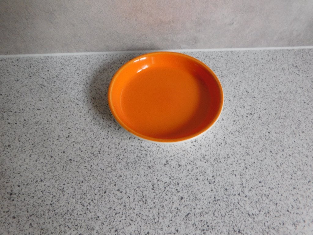 Bord 9 cm. New Bone China Oranje Berlin Hema, Hema, Ophalen of Verzenden, Zo goed als nieuw, Bord(en)
