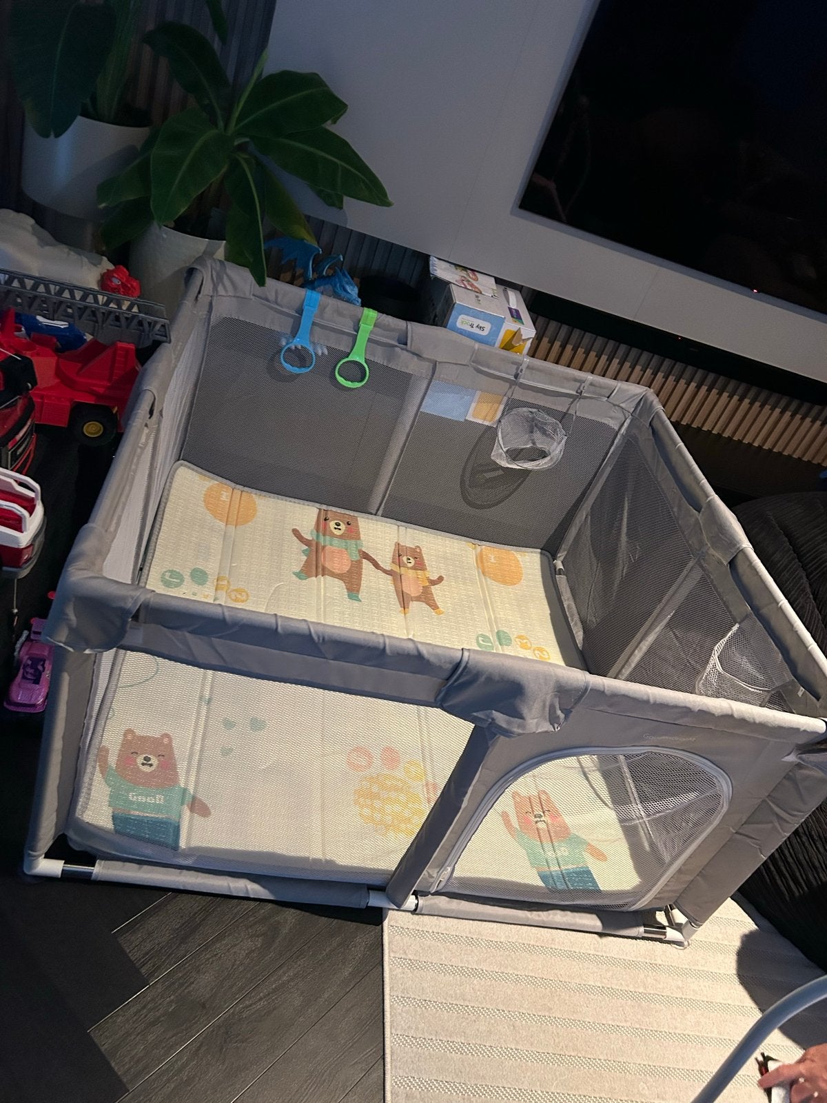 Lichtgrijze Grondbox met 2 Speelmatten - 117x117 cm, Kinderen en Baby's, Boxen, Ophalen of Verzenden, Zo goed als nieuw, Vierkant