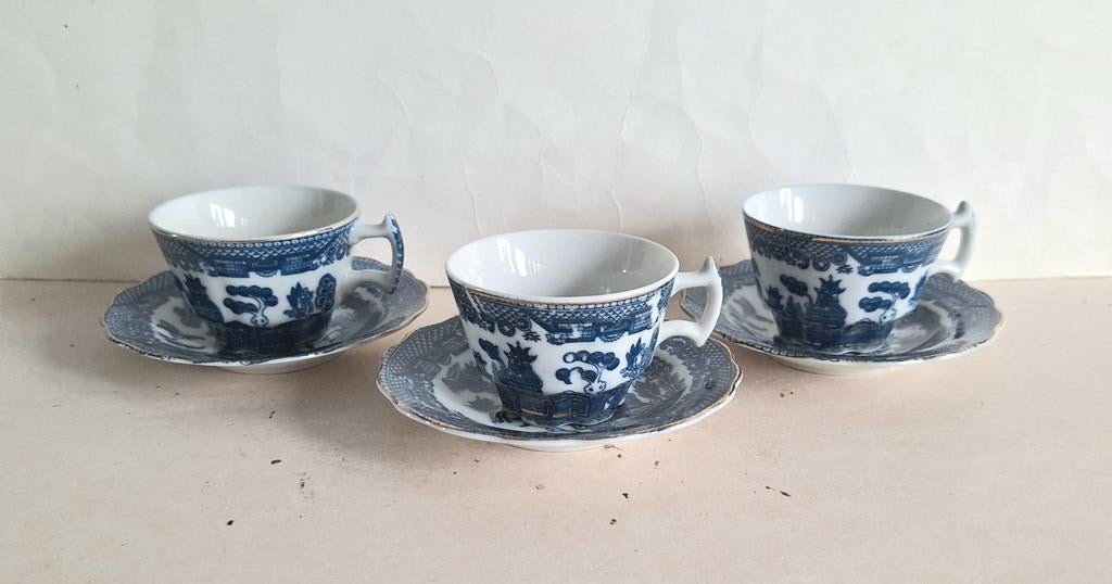 Blue Willow 3 antieke porseleinen demitasse kop en schotels., Ophalen of Verzenden