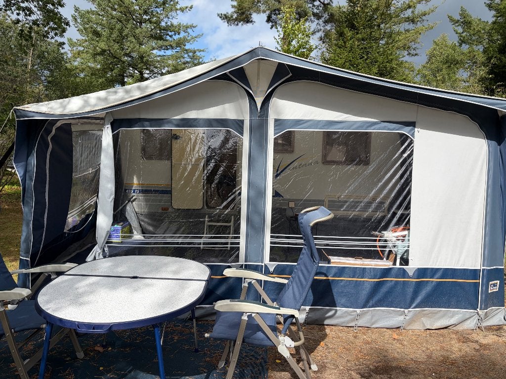 Burstner Ventana 435 TS uit 2002 met voortent en luifel, Caravans en Kamperen, Caravans, Vast bed, Rondzit, Particulier, Bürstner