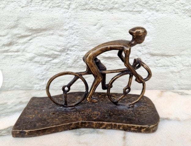 Massief bronzen wielrenner op racefiets., Ophalen of Verzenden, Op sokkel, Brons, Beeld