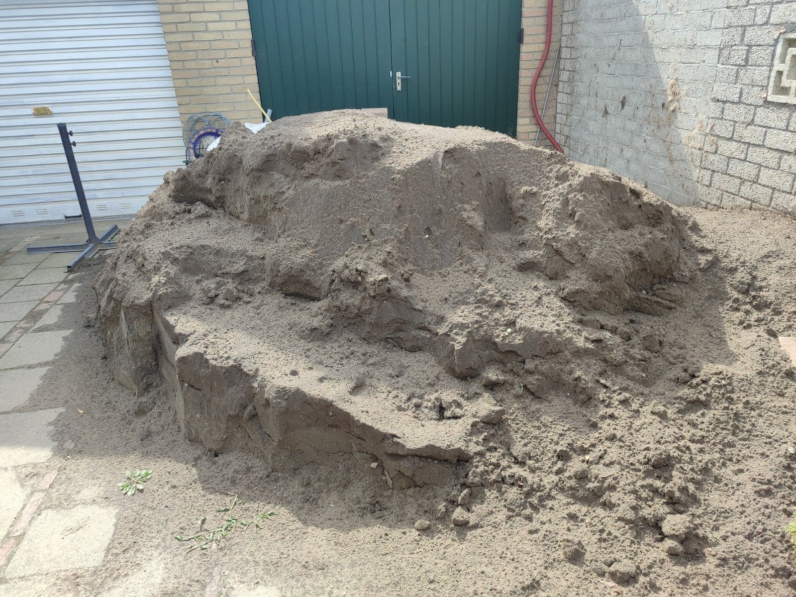 Gratis 1 / 1,5m3 schone / gezeefde zwarte grond, Tuin en Terras, Zand, Ophalen, Overige typen