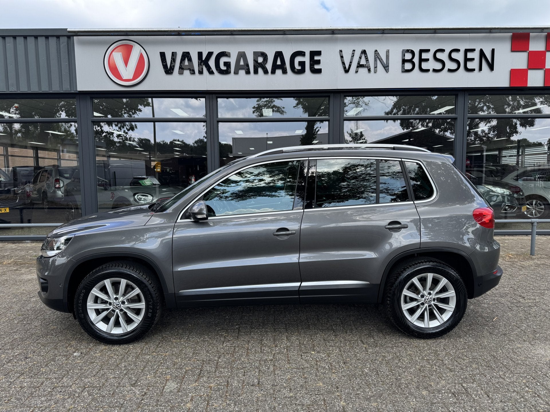 Volkswagen Tiguan 1.4 TSI Sport&Style LEDER-CLIMA-NAVI, Auto's, Voorwielaandrijving, Euro 5, 15 km/l, Zwart