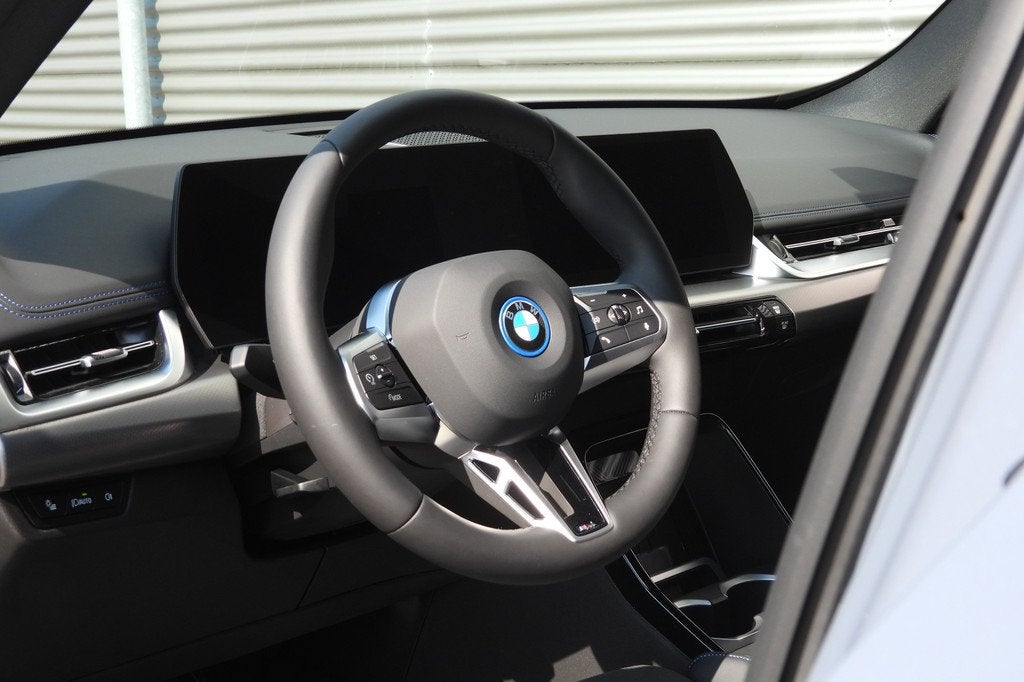 BMW iX1 eDrive20 M Sport / Panoramadak / Sportstoelen / M Ad, Auto's, BMW, Zwart, Leder, Nieuw, 1840 kg