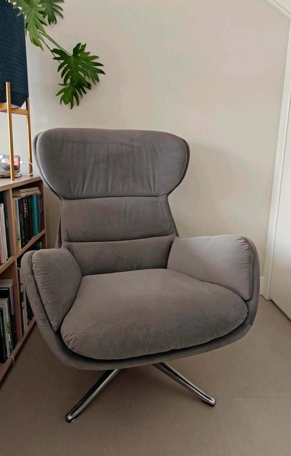 BoConcept draai fauteuil, grijs, zo goed als nieuw, Huis en Inrichting, Fauteuils, Ophalen, Modern, Scandinavisch, 75 tot 100 cm