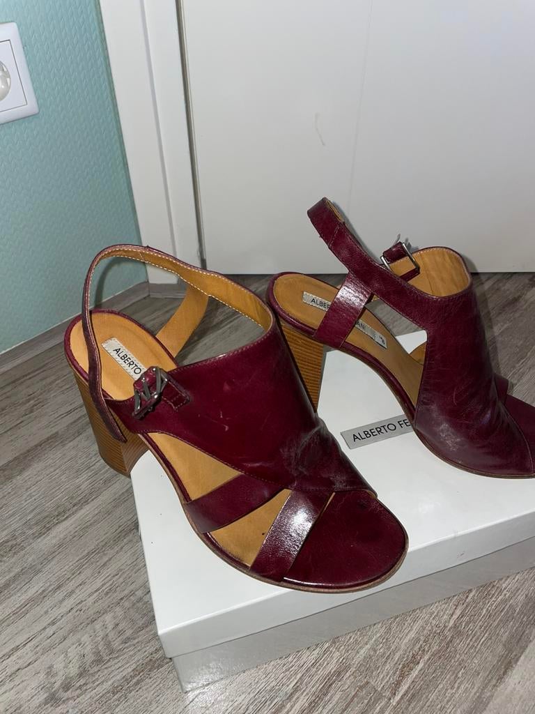 Alberto Fermani, Kleding | Dames, Schoenen, Ophalen of Verzenden, Zo goed als nieuw, Schoenen met hoge hakken, Rood