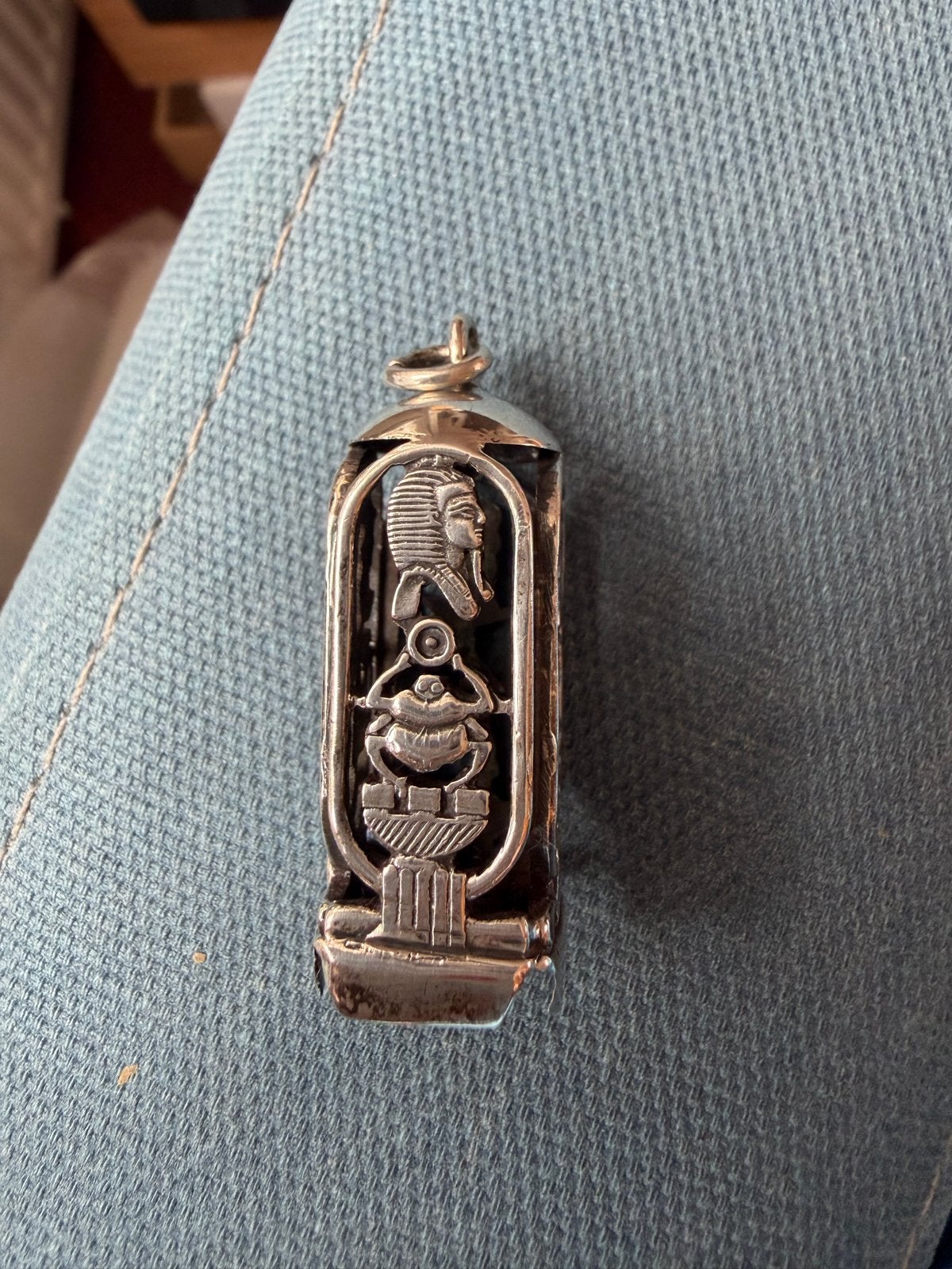 Zilveren Cartouche Hanger met Egyptische Hieroglyfen, Ophalen of Verzenden, Gebruikt, Zilver, Overige voorstellingen