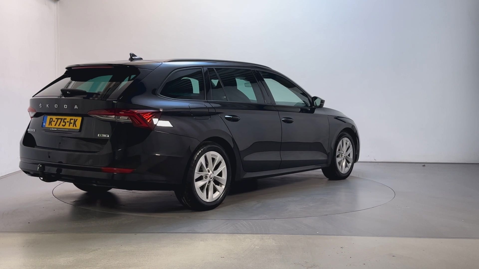 Skoda Octavia Combi 1.0 e-TSI DSG Sport Business Stoelverwar, Auto's, 1263 kg, Stof, Gebruikt, Met garantie (alle)