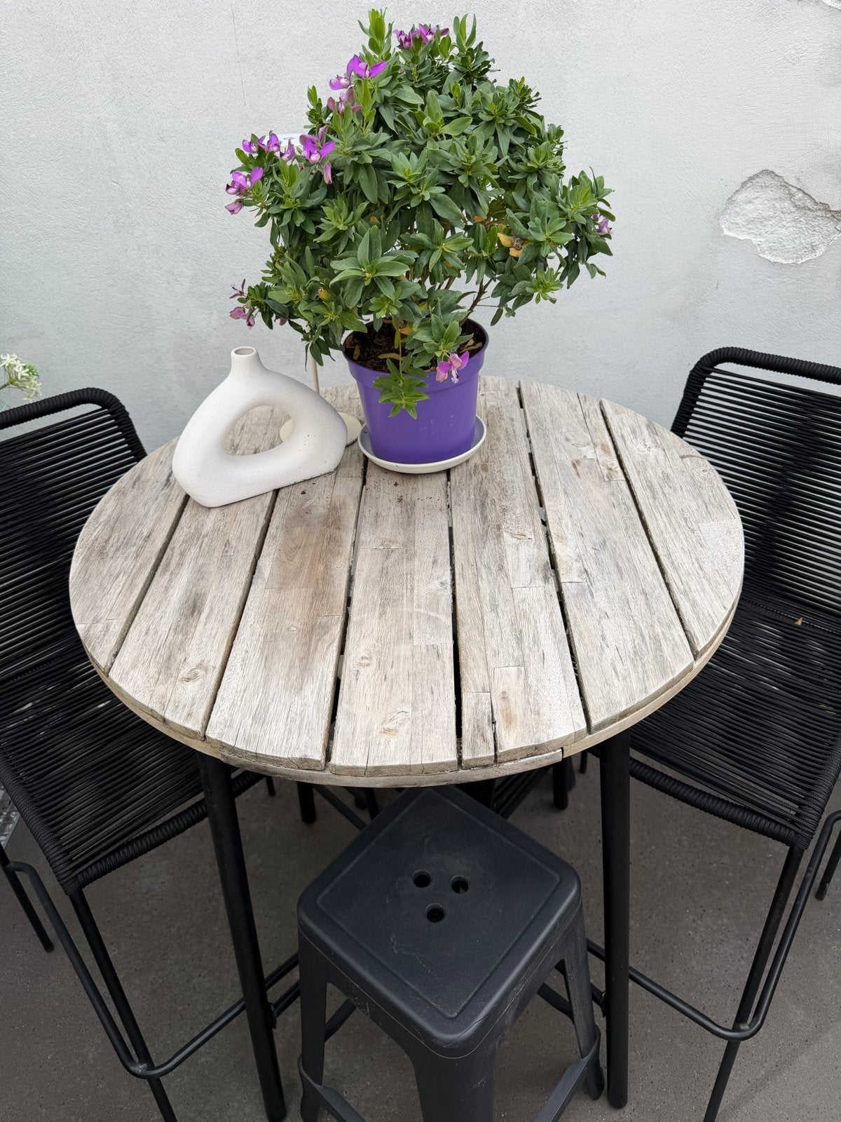 Houten bartafel met 2 barkrukken en 2 kunststof krukjes, Ophalen, Gebruikt, Rond, Hout