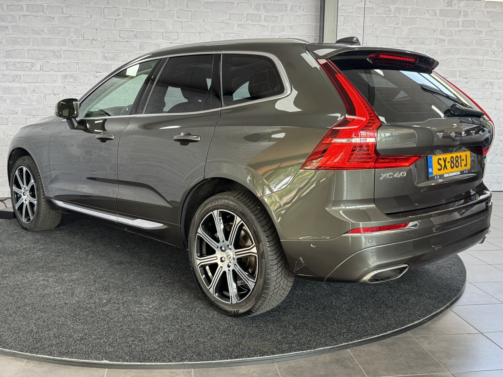 Volvo XC60 2.0 T5 Inscription Pano HUD Pilot Assist Trekhaak, Gebruikt, 4 cilinders, Bedrijf, XC60