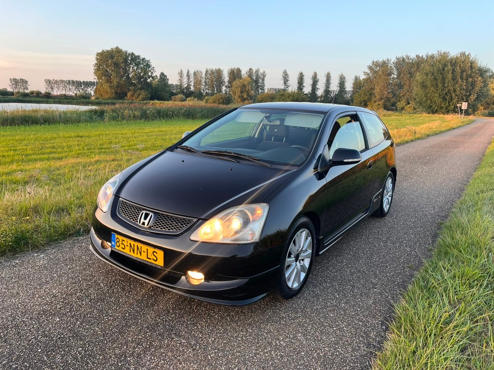 Honda Civic 1.4 I 3DR 2003 Zwart, Voorwielaandrijving, 4 cilinders, 1396 cc, 1200 kg
