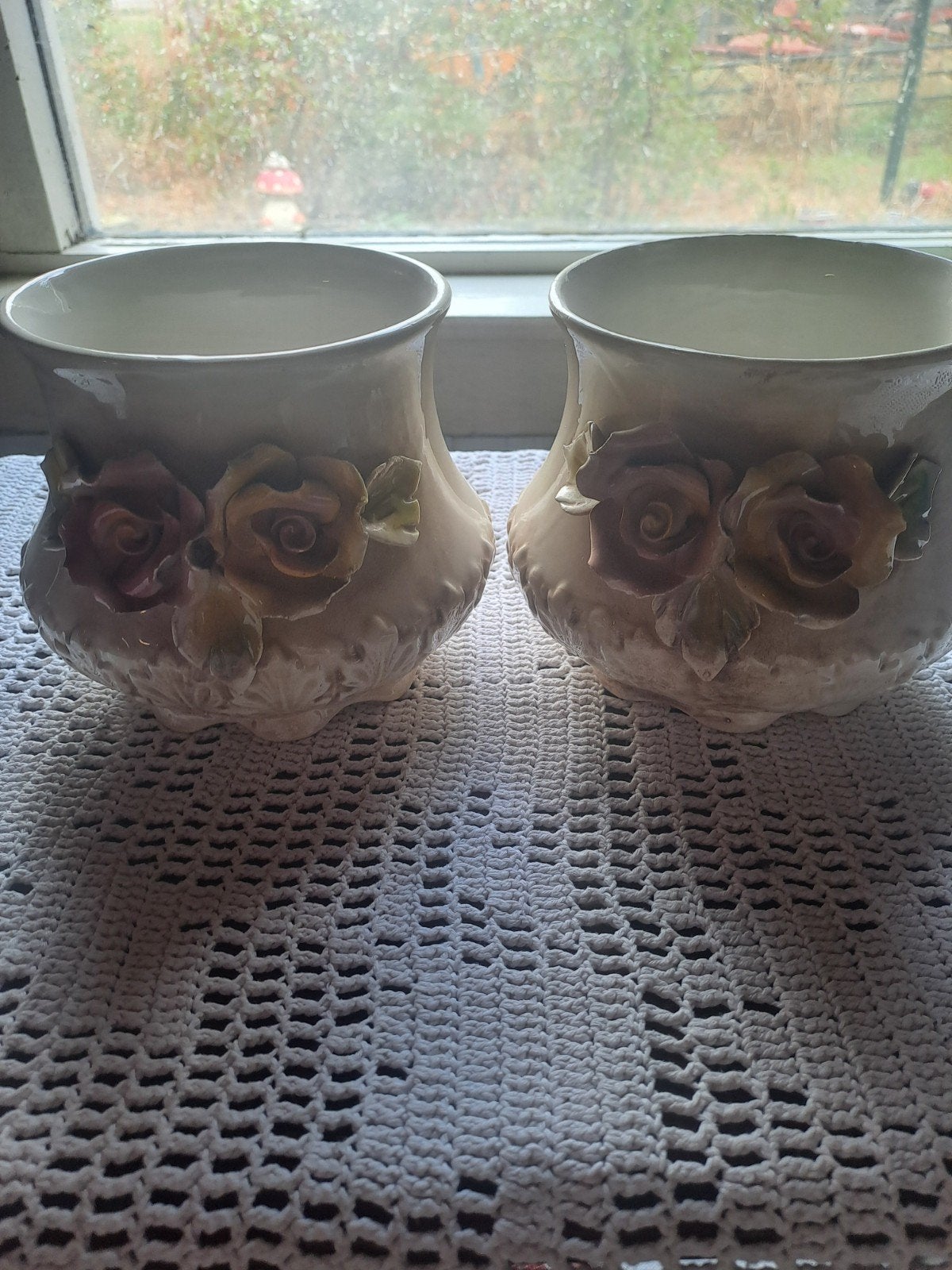 Set van 2 vintage bloempotten met roosdecoratie, Ophalen of Verzenden