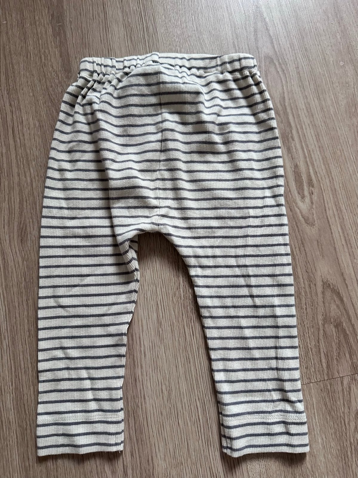 Lil Atelier broekje maat 80, crème met streepje, Ophalen of Verzenden, Zo goed als nieuw, Jongetje of Meisje, Broekje