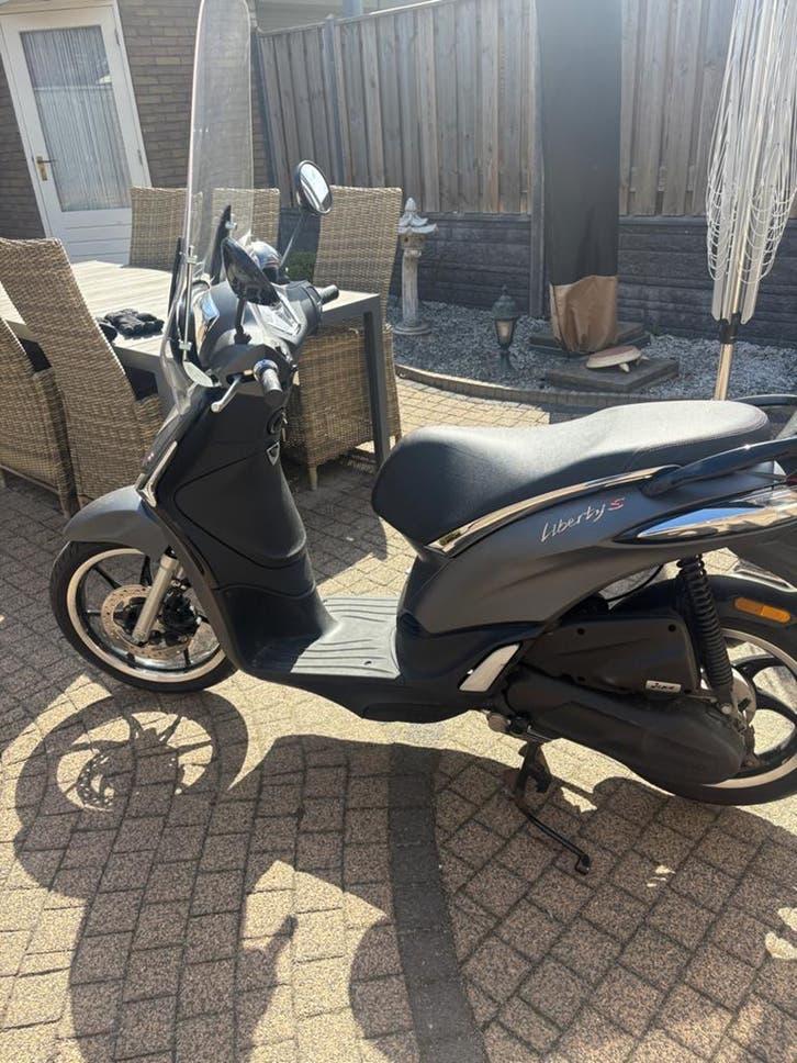 Piaggio Liberty S Scooter -  snor 3672 km nieuw staat, Fietsen en Brommers, Ophalen, Zo goed als nieuw, Benzine, Overige modellen