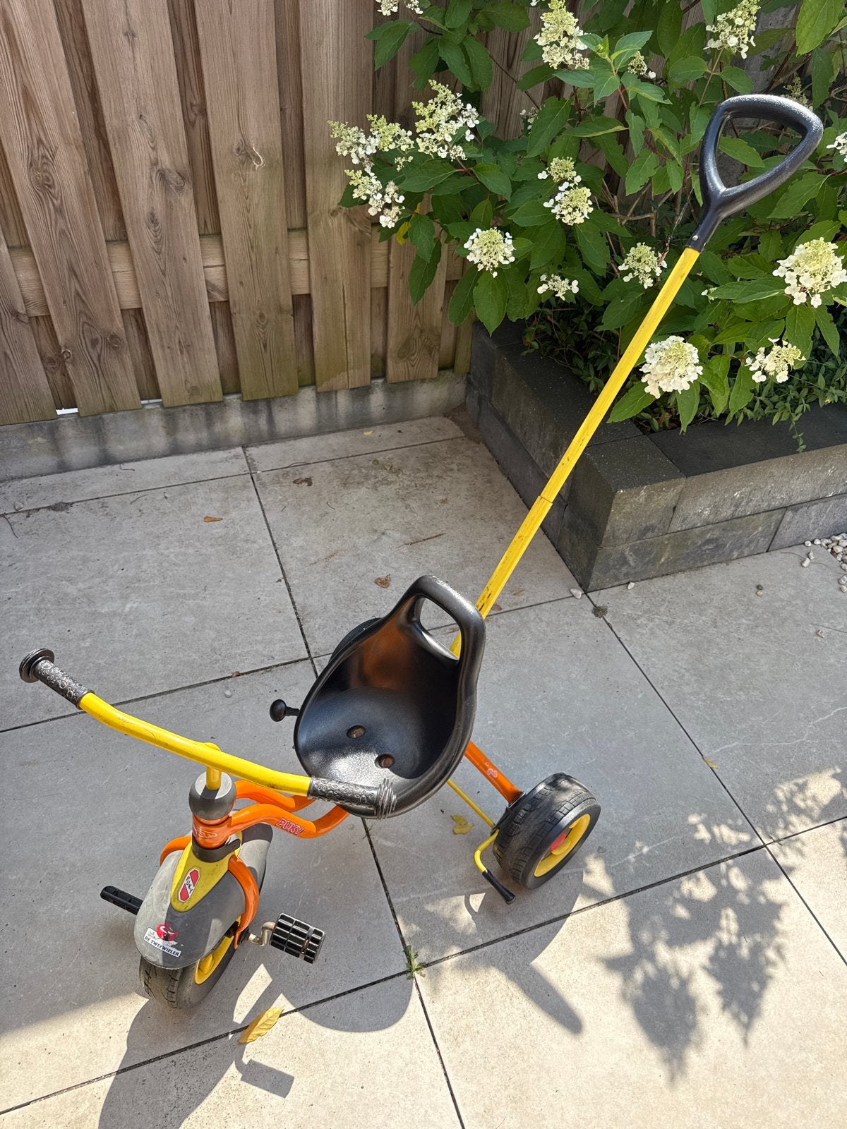 Puky driewieler met duwstang - Oranje/Geel, Ophalen, Gebruikt, Terugtraprem, Duwstang