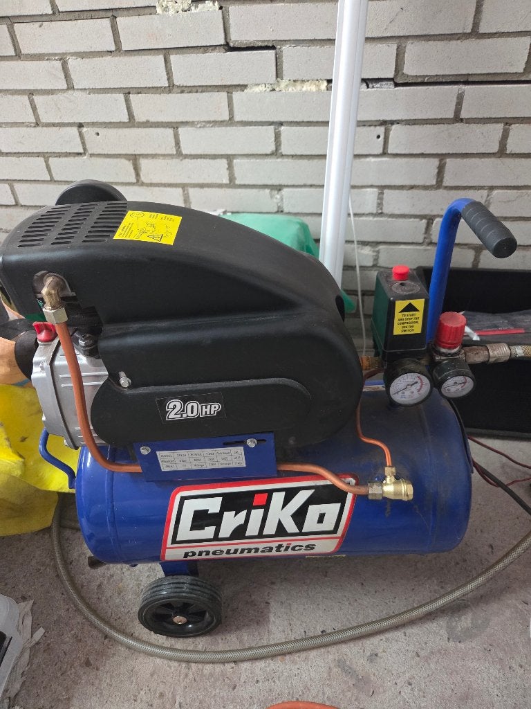 Compressor, Doe-het-zelf en Verbouw, Ophalen, Gebruikt, 6 tot 10 bar, Minder dan 200 liter/min