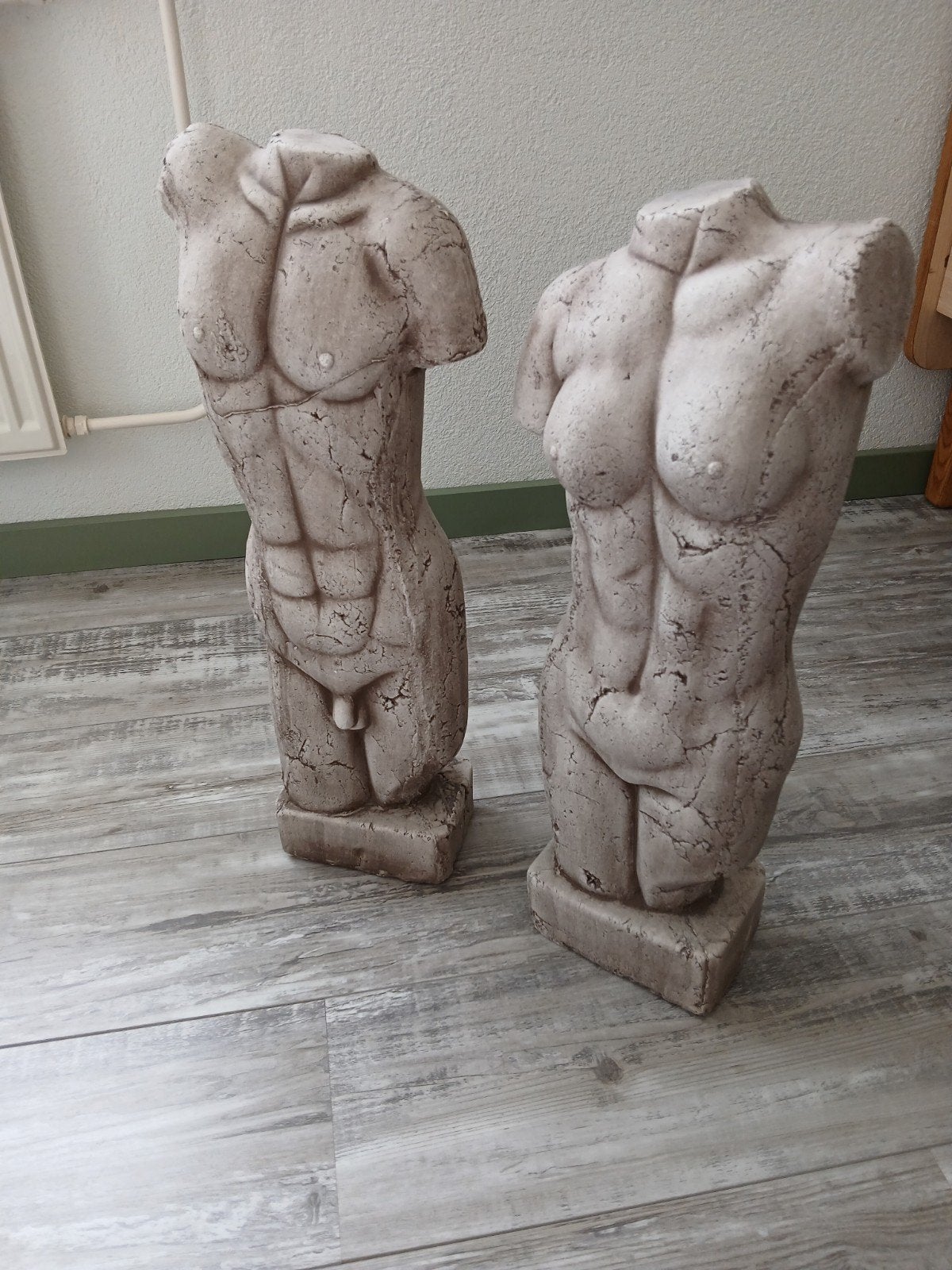 Twee mooie beelden van torso's, Ophalen, 20 - 50 cm, Steen of Keramiek, Beeld
