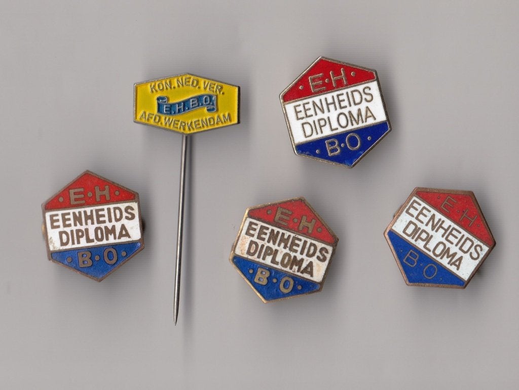EHBO broches en speldje, Verzamelen, Niet vindbaar, Niet vindbaar, Nederland, Embleem of Badge
