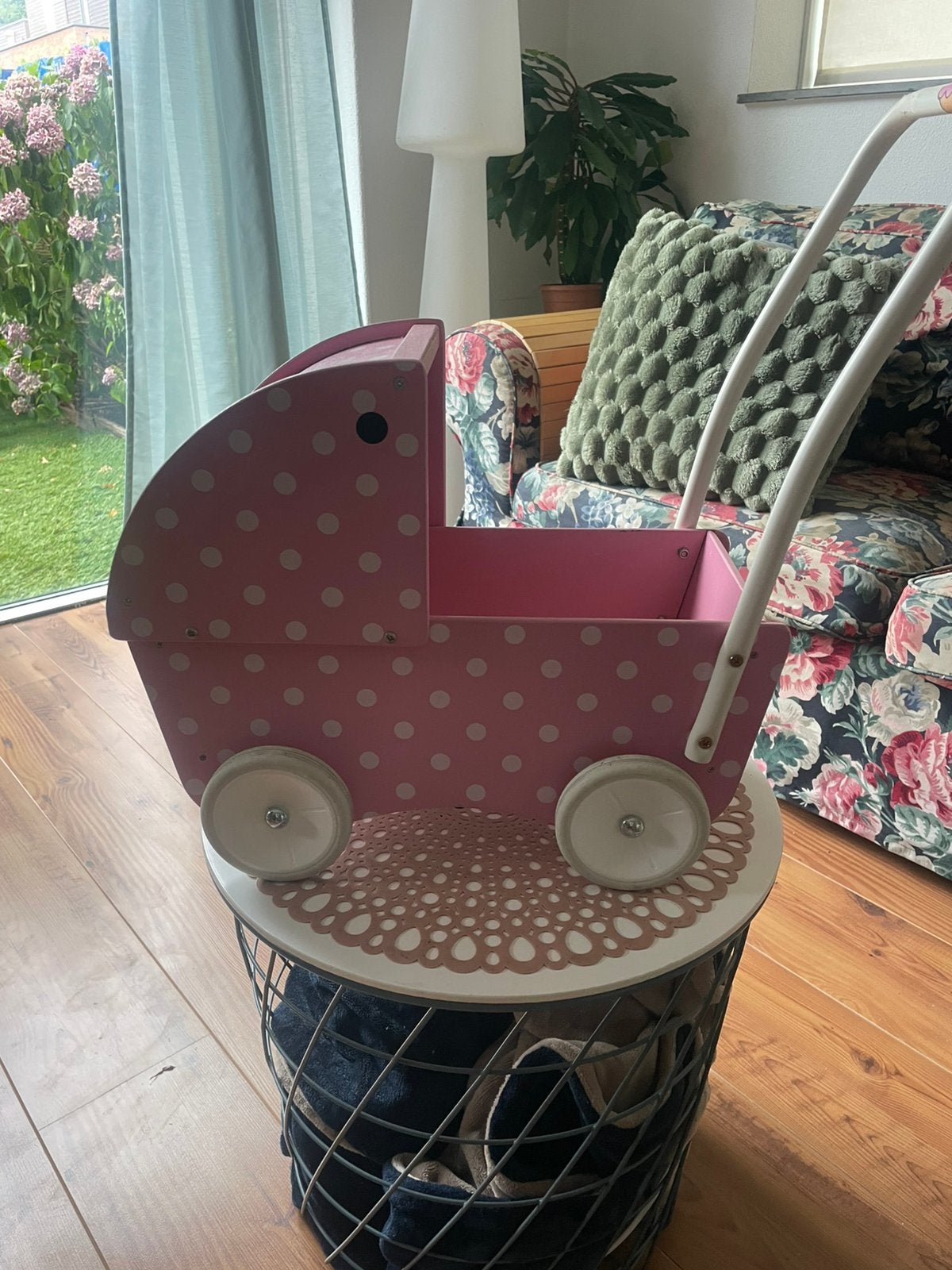 Houten poppen wagentje roze, Ophalen, Zo goed als nieuw, Stoel(en)