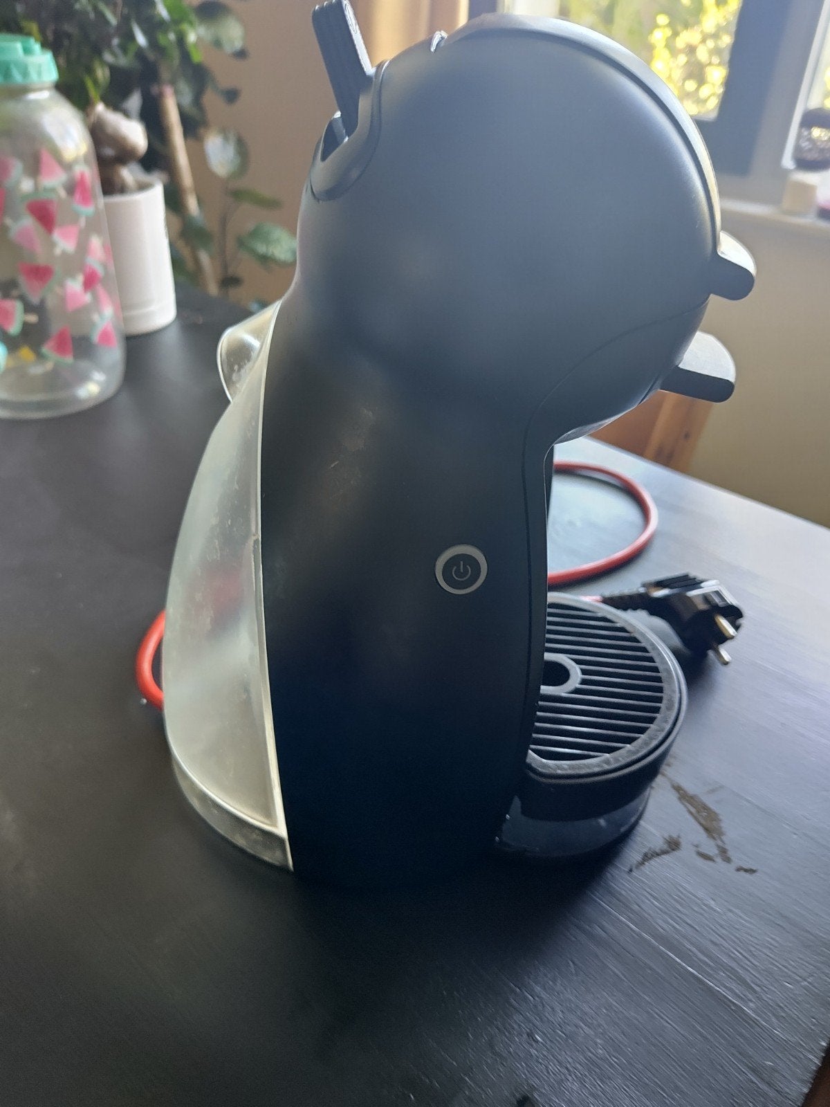 Nestle Dolce Gusto koffiezetapparaat - In goede staat, Witgoed en Apparatuur, Ophalen, Zo goed als nieuw, Koffiemachine, Koffiepads en cups