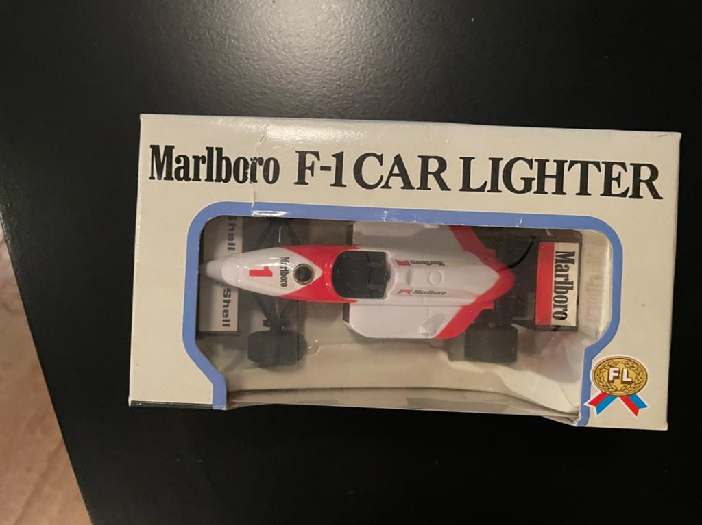 Marlboro F-1 CAR LIGHTER - Nieuw in doos, Verzamelen, Automerken, Motoren en Formule 1, Ophalen of Verzenden, Nieuw, Formule 1