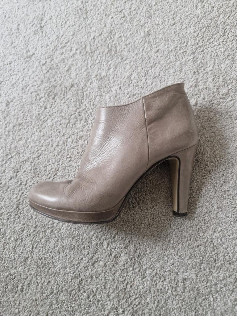 Hoge Enkelpump Noë Italy maat 40, Ophalen, Noë Italy, Beige, Lage of Enkellaarzen