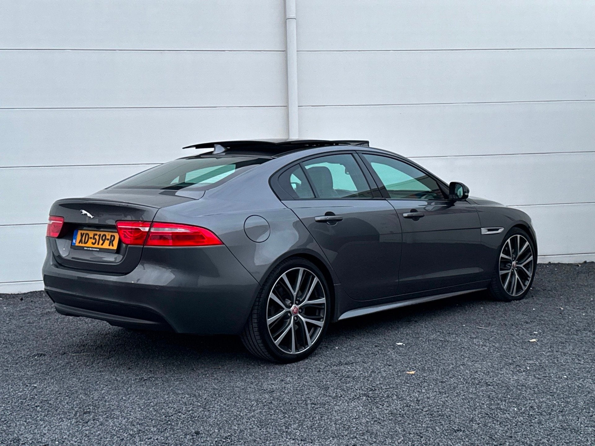 Jaguar XE 2.0 Portfolio R-Sport Pano Camera Keyless 20 inch, Auto's, Euro 6, 4 cilinders, Leder, Bedrijf