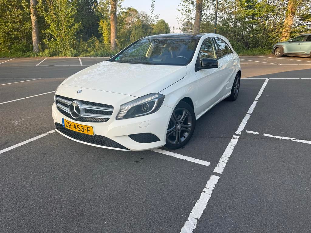 Mercedes-Benz A-Klasse A180 1.6 Blue EFF Aut7 2013 Wit, Auto's, Mercedes-Benz, 1295 kg, 4 cilinders, Leder en Stof, 1200 kg