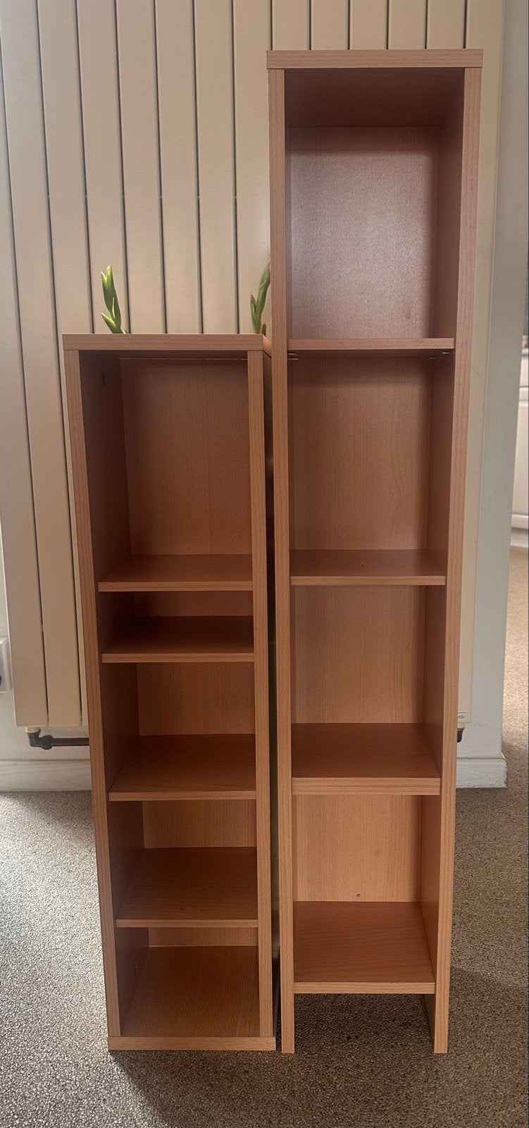 Twee smalle boekenkasten/CD-rekken, stapelbaar, Ophalen, Met plank(en), Minder dan 50 cm, Gebruikt
