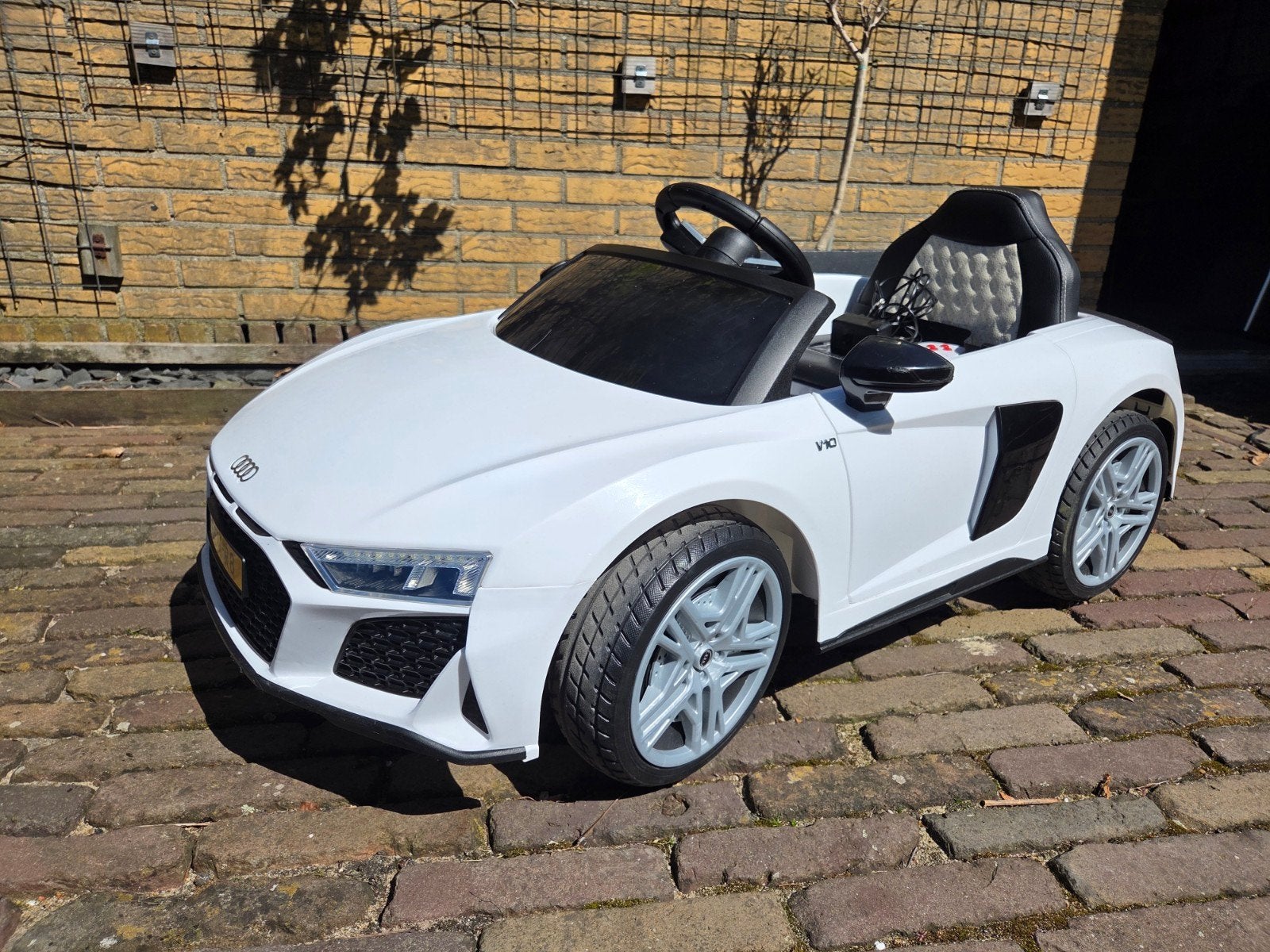 Nette Audi R8 elektrische kinderauto met afstandsbediening, Kinderen en Baby's, Ophalen, Gebruikt, Afstandsbediening